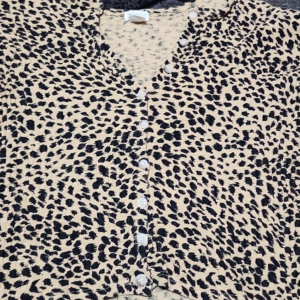 BILLABONG LEOPARD PRINT RIBBED BUTTON-DOWN CROP LONG-SLEEVE TOP - Picture 2 of 13